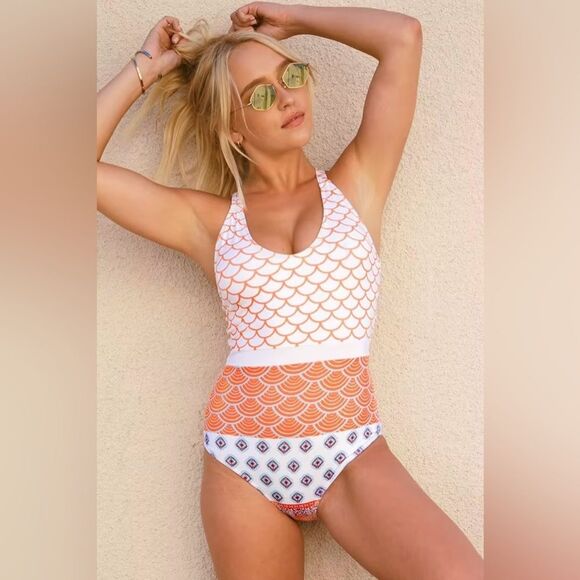 NWT Cupshe Women's Beautiful World Print One Piece Swimsuit.  Large - Picture 4 of 8